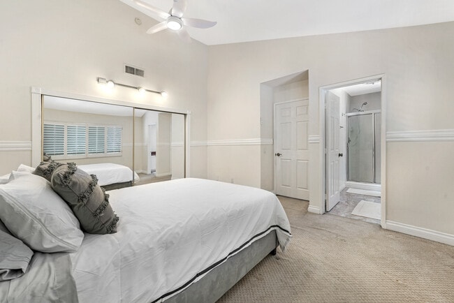 Building Photo - 5845 Topanga Canyon Pl