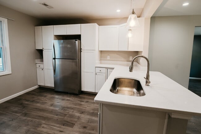 Building Photo - 3-Bedroom with 2 Full Baths Home in Charleston – Spacious 1,752 Sq