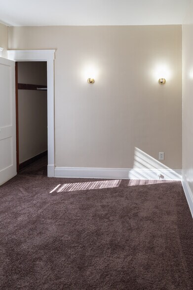 Small bedroom - 1171 La Croix Ave