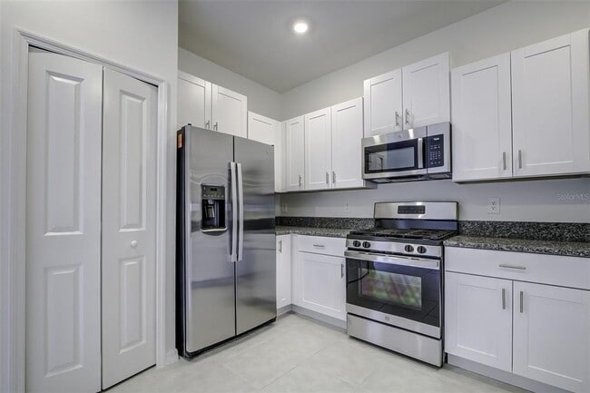 Building Photo - 8240 Cor Pne Wy