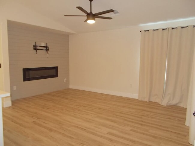Building Photo - 519 Crimson View Pl