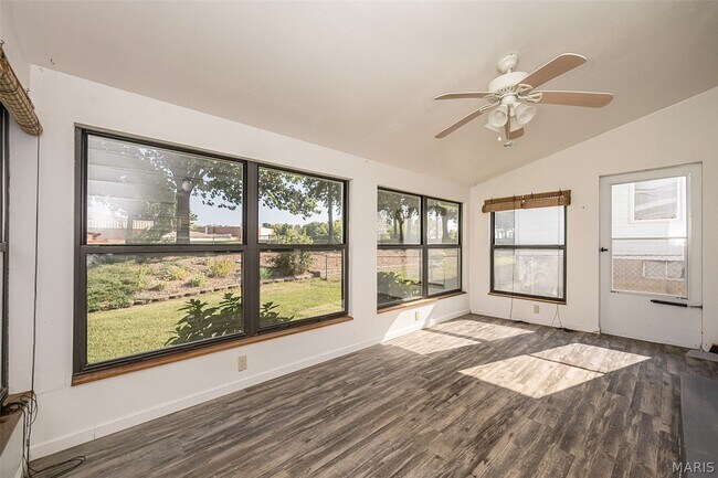 Building Photo - 2941 Park Valley Dr