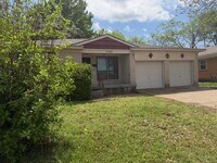 Building Photo - 1303 Cypress Dr