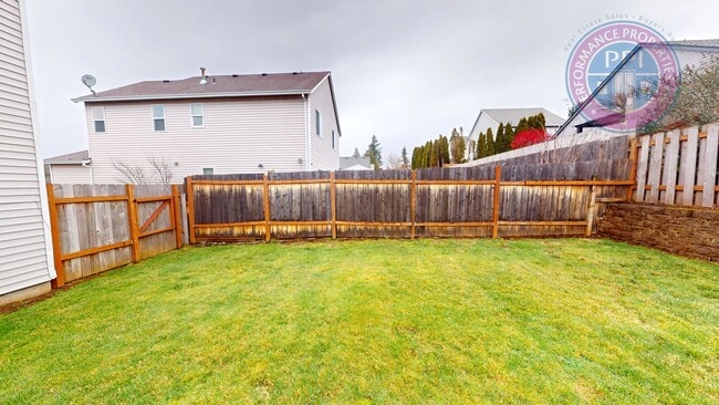 Building Photo - Two Level Cascadia Village Home with Backyard