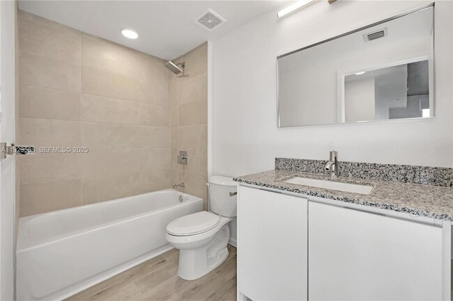 Building Photo - 475 NE 125th St