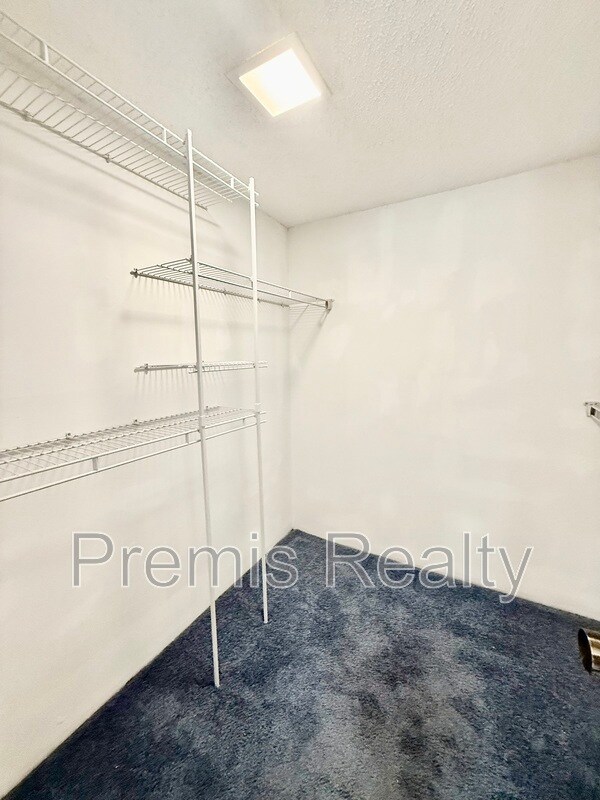 Building Photo - 2400 Winding Creek Blvd