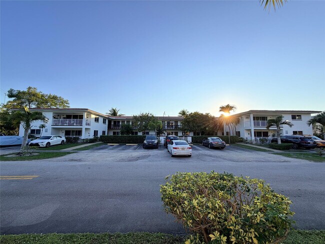 Building Photo - 600 S Luna Ct