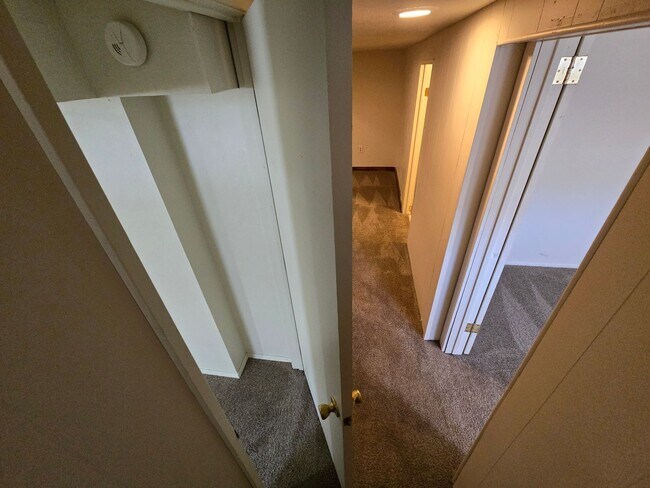 Building Photo - Beautiful North Side Home! Available Now!