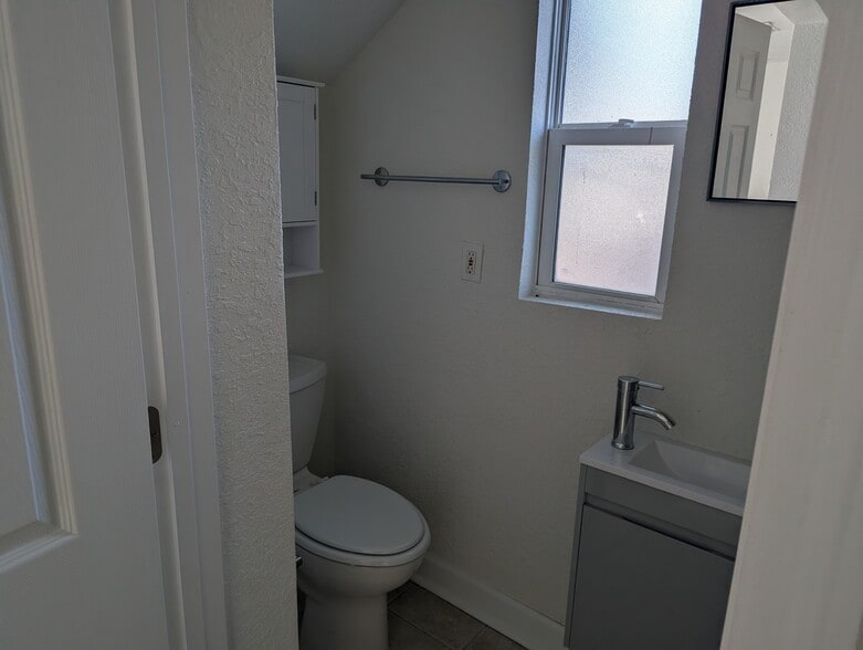 Building Photo - 2706 Pass a Grille Way