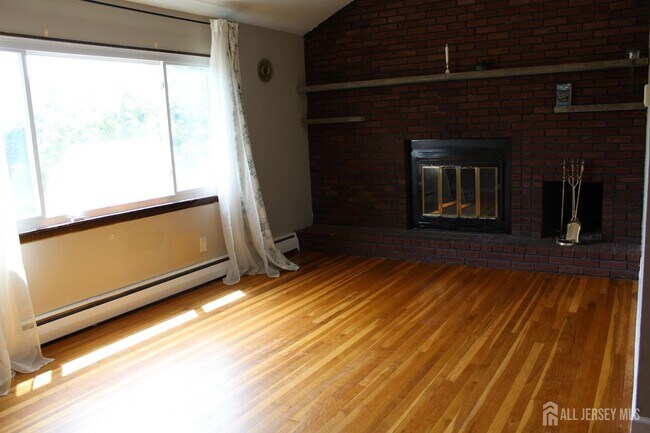 Building Photo - 13 Califon Dr