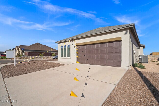 Building Photo - 1041 Summer Lake St