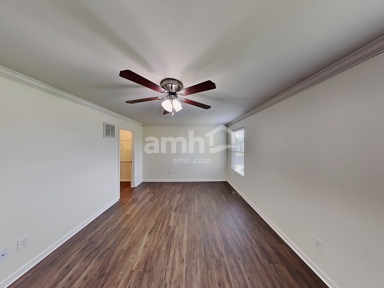 Building Photo - 661 Wolfeboro Ln