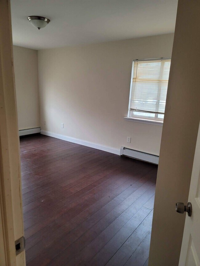 Building Photo - 661 Nasby Pl