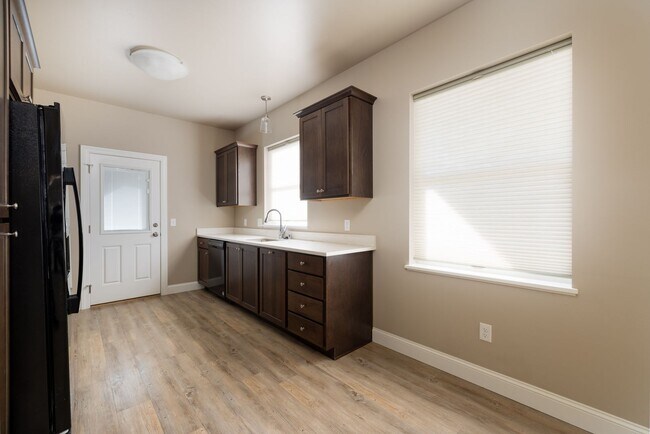 Building Photo - Newer 2 bedroom condo for rent!
