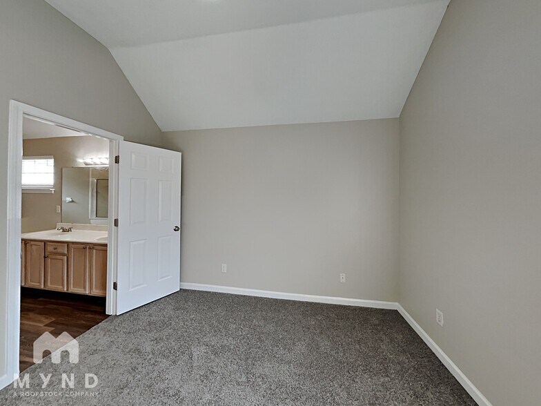 Building Photo - 7732 Parkmont Dr