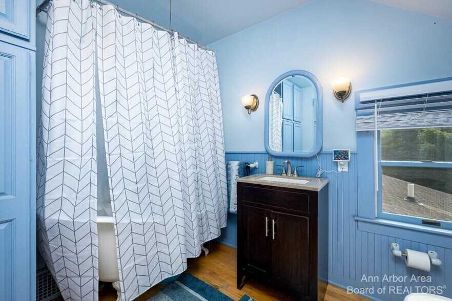 Upstairs full bath - 413 5th St