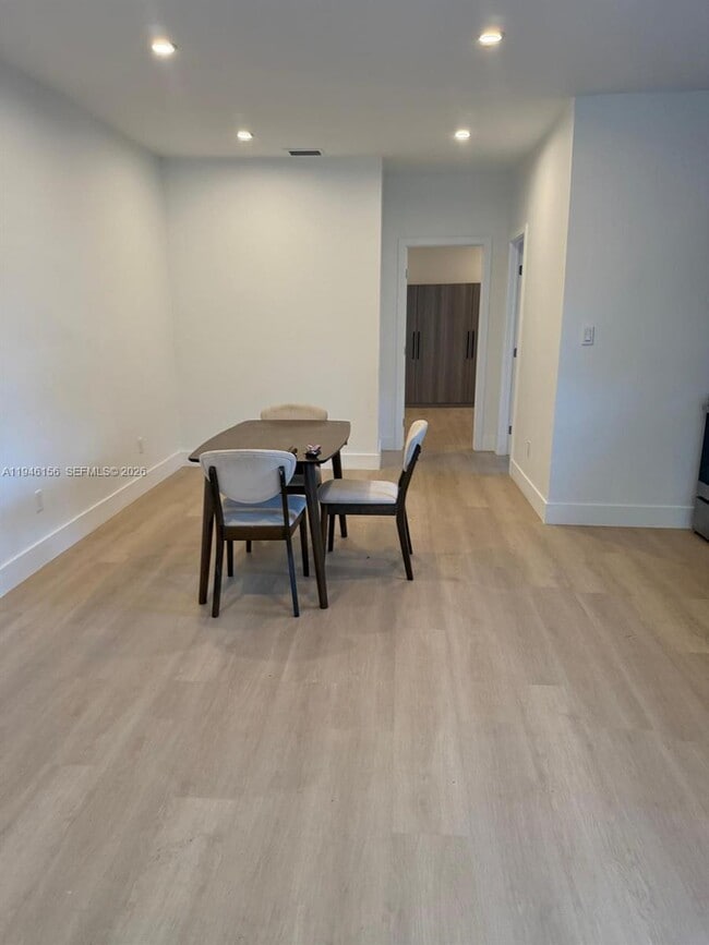 Building Photo - 21 NE 48th St