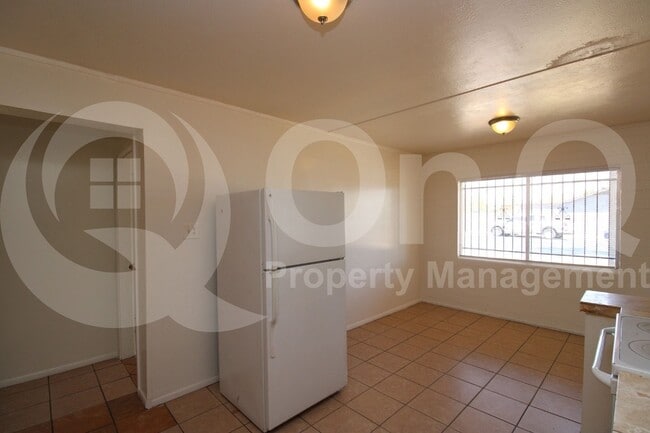 Building Photo - 1346 N 41st Ave