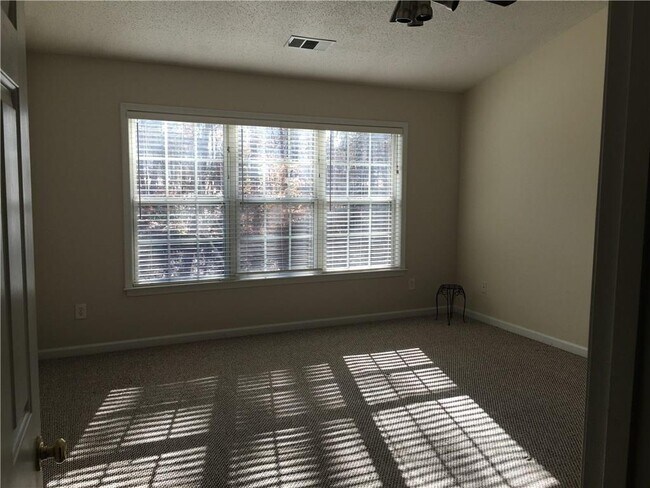 Building Photo - 655 Alstonefield Dr