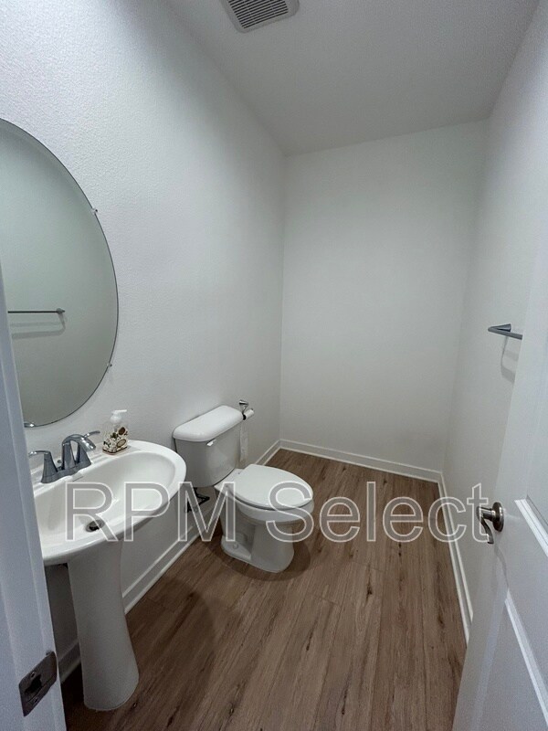 Building Photo - 772 Carnation Dr
