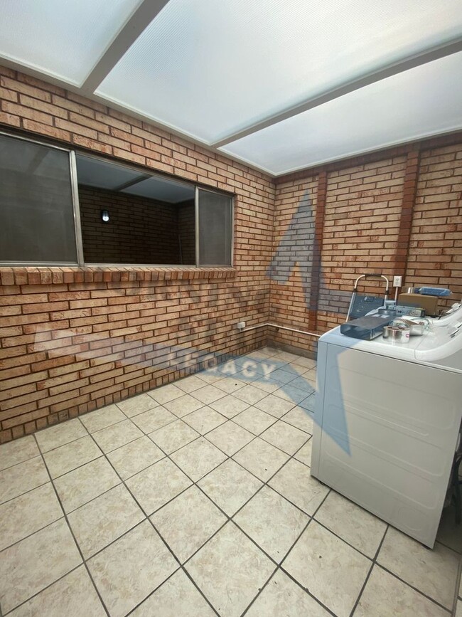 Building Photo - Remodeled 2-bedroom 1.5-bathroom condo