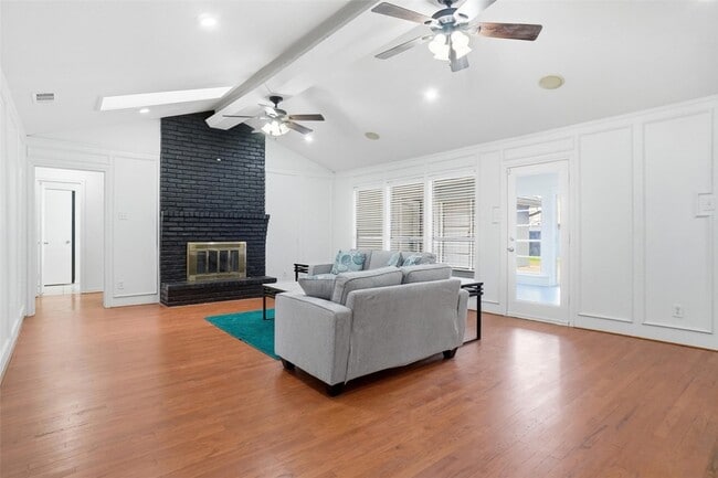 Building Photo - 1329 Mackie Dr