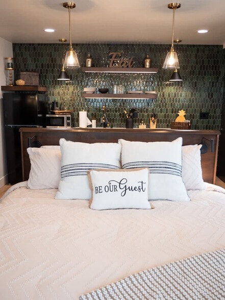 Building Photo - 3413 W Sunset Ave