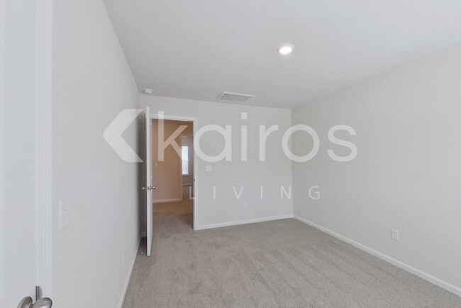 Building Photo - 2579 Banyon Cir