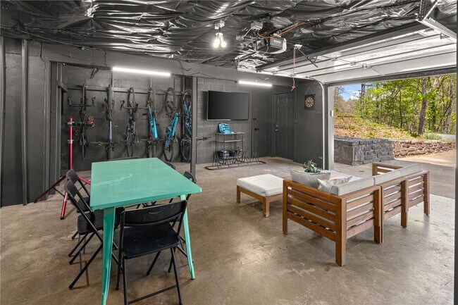 Building Photo - 2 Southport Ln