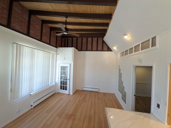 Building Photo - 352 Jefferson Ave