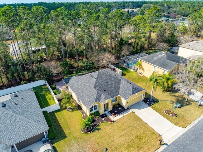 Building Photo - Beautifully maintained and move-in ready, ...