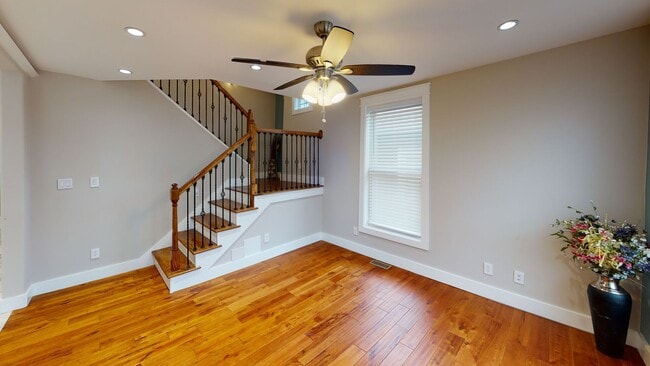 Building Photo - 4BR/3BA Cottage Near UTK | Student Friendl...