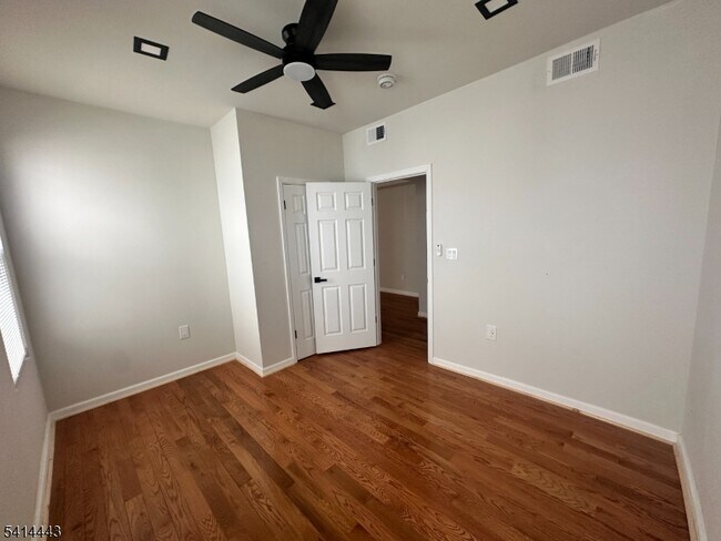 Building Photo - 134 Isabella Ave