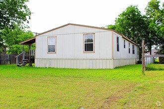 Building Photo - Spacious 4 bedroom mobile home ready for a...