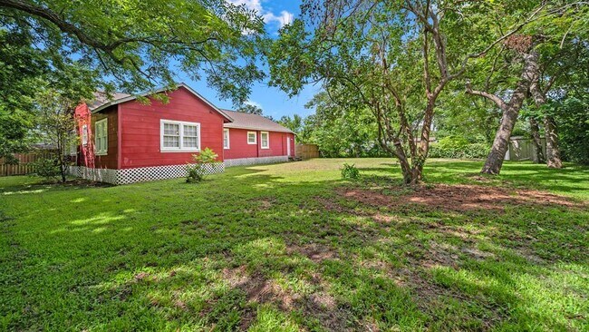 Building Photo - 1164 3 Rd St