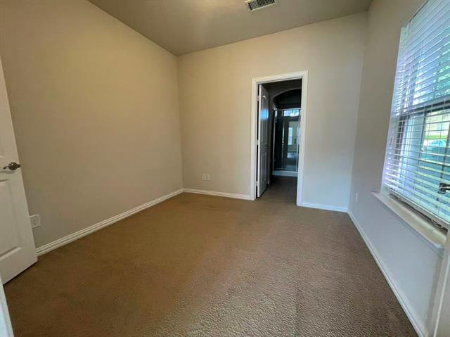 Building Photo - 324 Tallgrass Ln