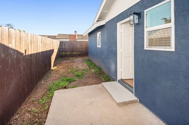 Building Photo - 3/2 Remodeled Home with Large Fenced Yard