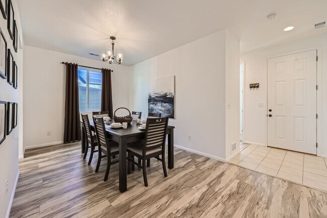 Building Photo - Modern Comfort in Castle Rock: 2-Bed, 2-Bath Home!!