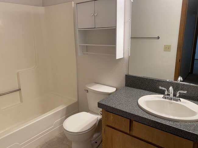 Building Photo - 2558 Troy Ct