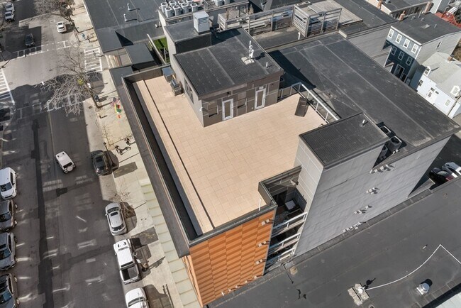 Building Photo - 380 W Broadway