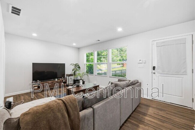 Building Photo - 1120 Wedgewood Dr NW