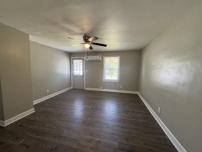 Building Photo - 2101 Montclair Ave