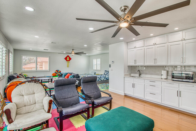 Building Photo - 6205 Brisa Del Mar Dr