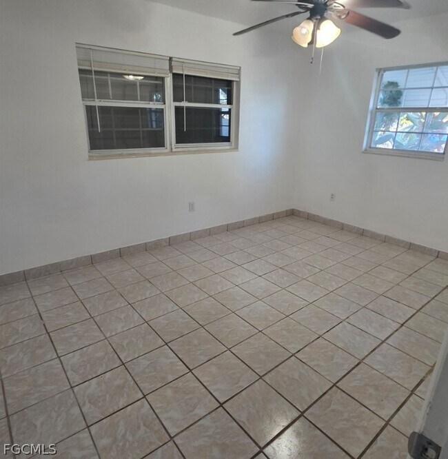 Building Photo - 204 E Bougainvillea Rd