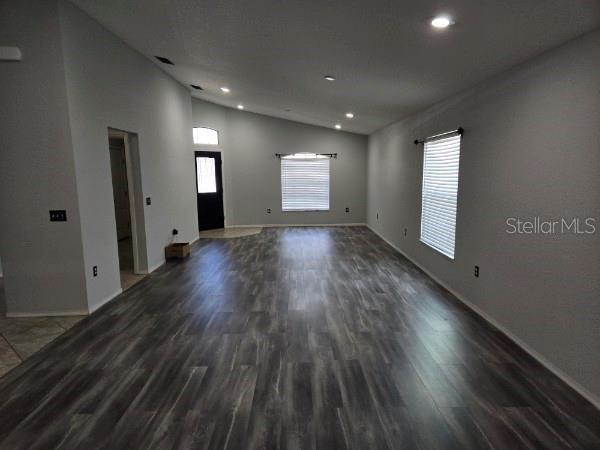 Building Photo - 2235 Lakeridge Dr