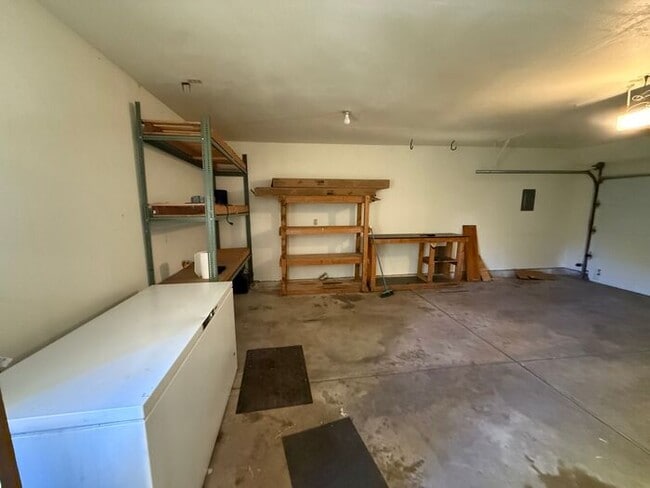 Building Photo - Gorgeous 4 Bed, 2 Bath Home in Central For...