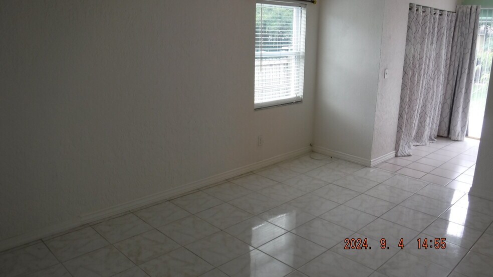 Building Photo - 2138 19th Ave SW