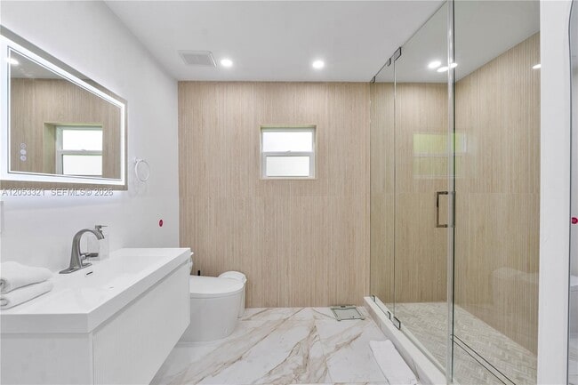 Building Photo - 3261 Seaward Dr