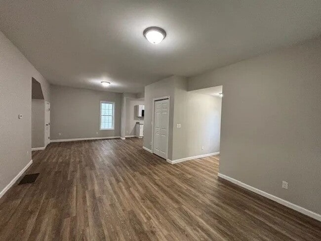 Building Photo - Charming 3-Bedroom Single-Family Home – Ne...