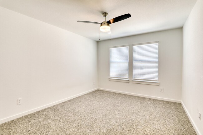 Building Photo - 3022 La Latina Dr